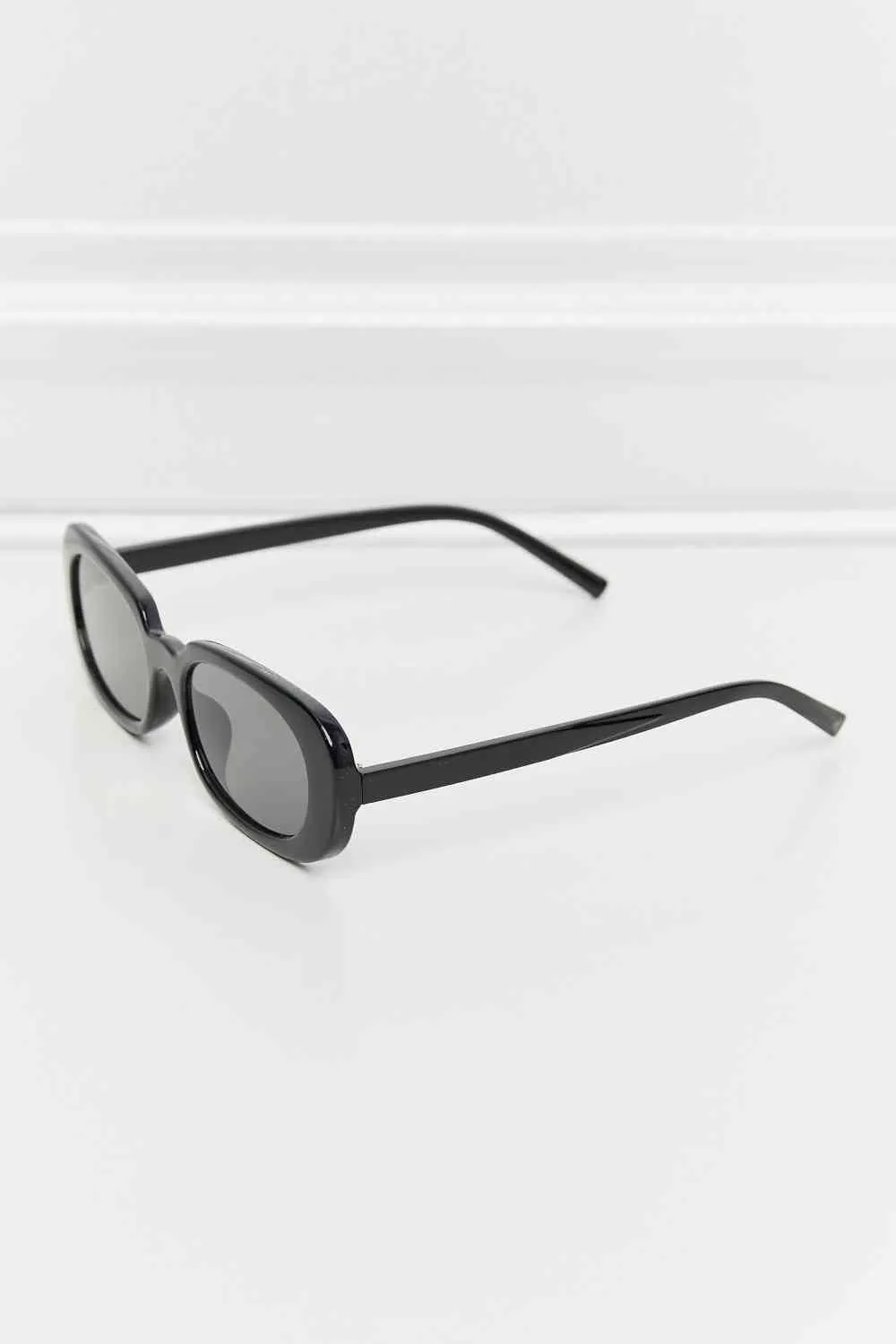 Chic Oval Full Frame Sunglasses