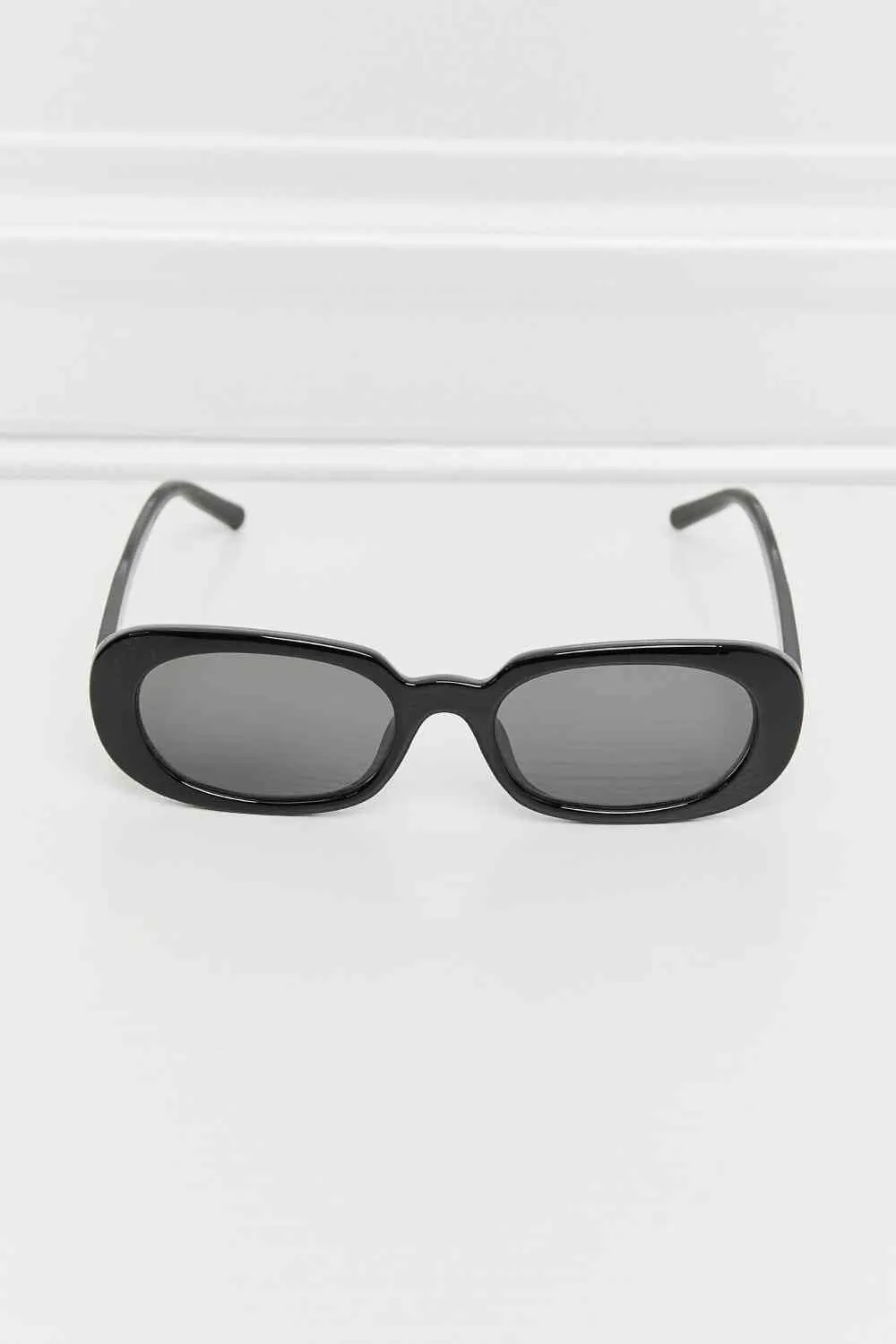 Chic Oval Full Frame Sunglasses