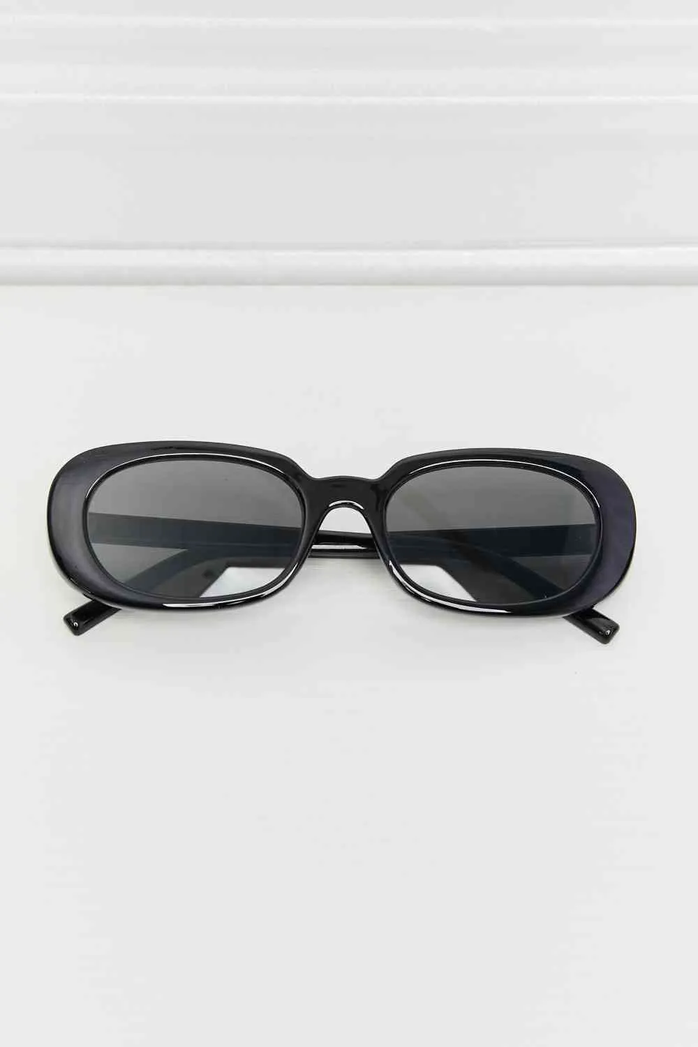 Chic Oval Full Frame Sunglasses