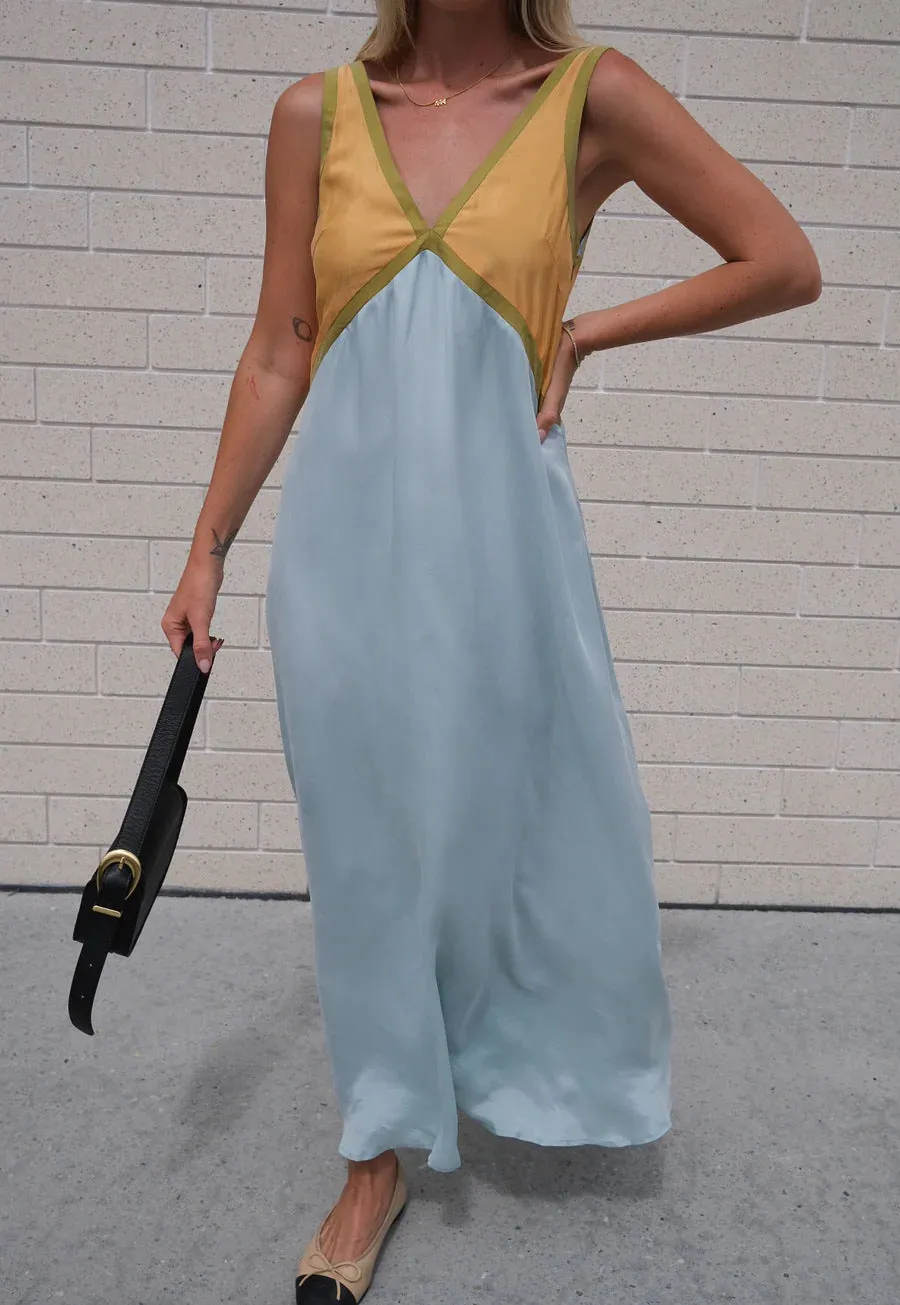 Vibrant Vibe V-neck Sleeveless Large Swing Dress